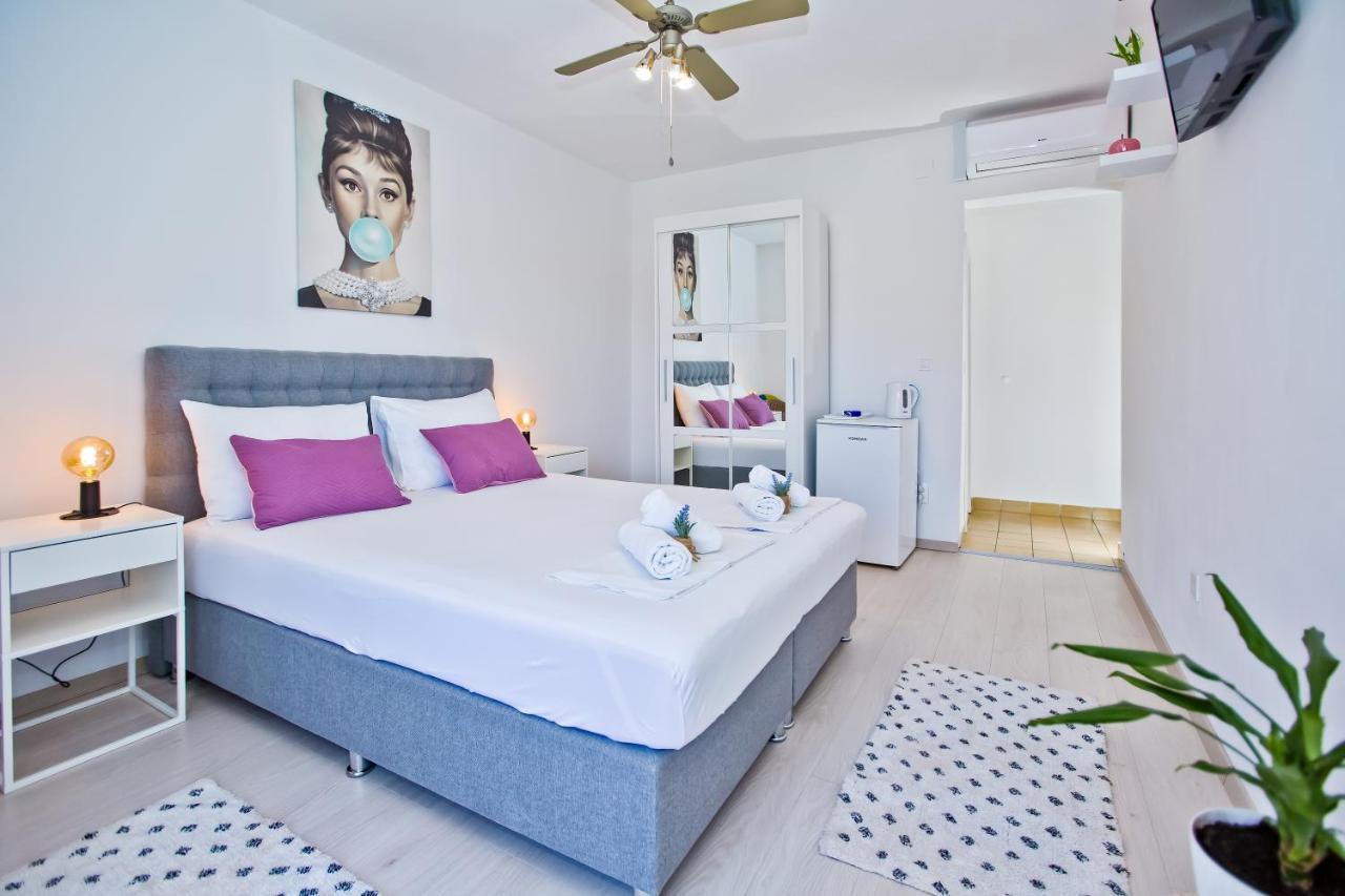 Apartments And Rooms Marija Hvar Town Exterior photo