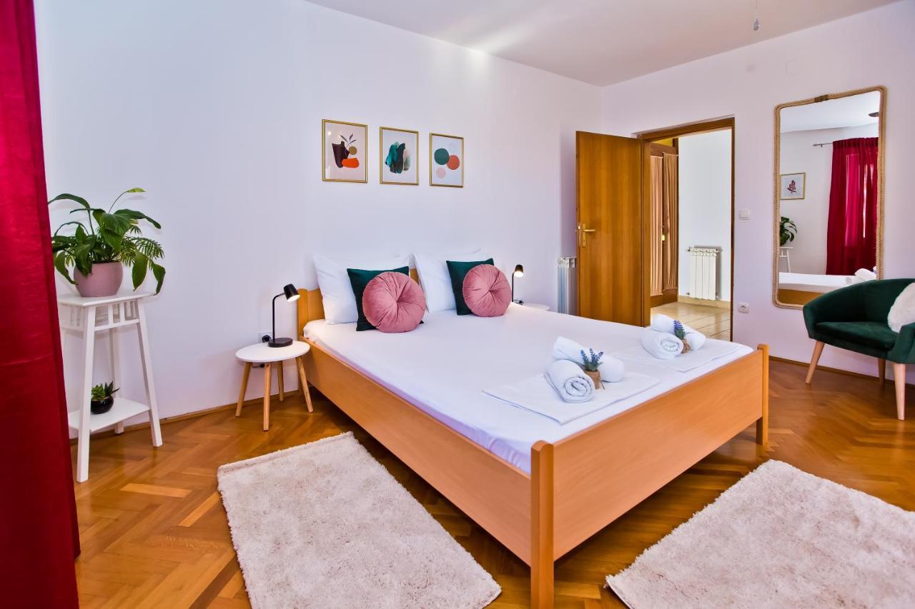 Apartments And Rooms Marija Hvar Town Exterior photo