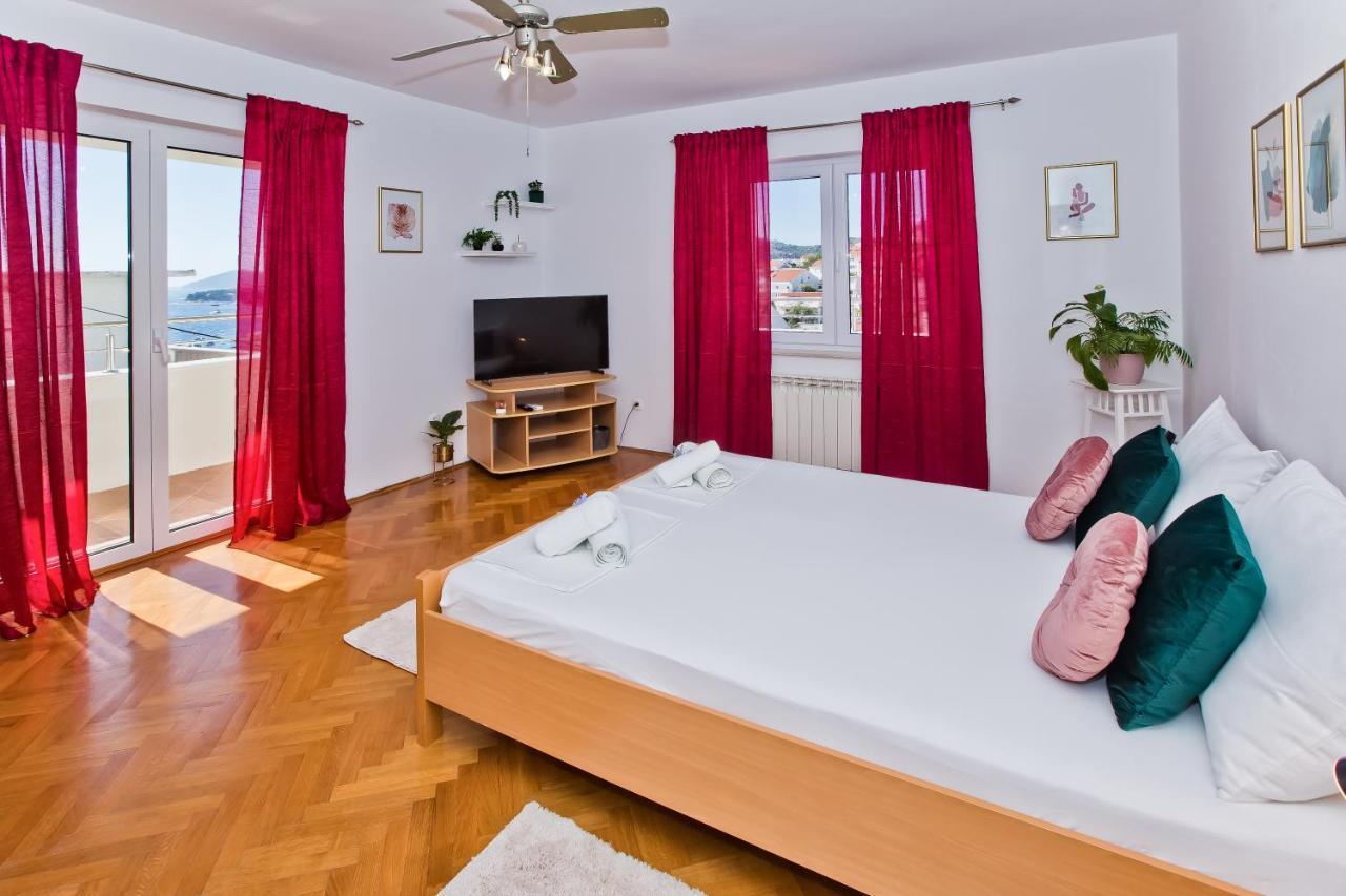 Apartments And Rooms Marija Hvar Town Exterior photo