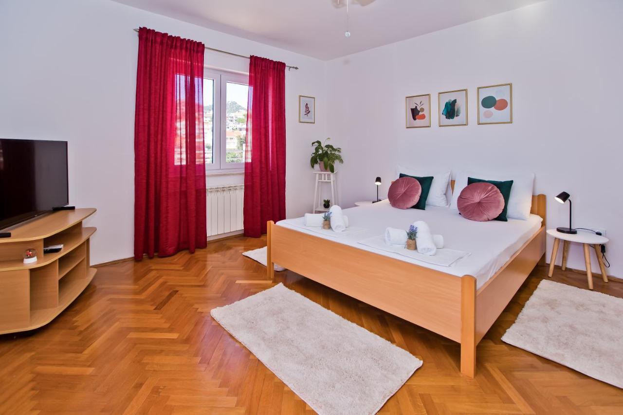 Apartments And Rooms Marija Hvar Town Exterior photo