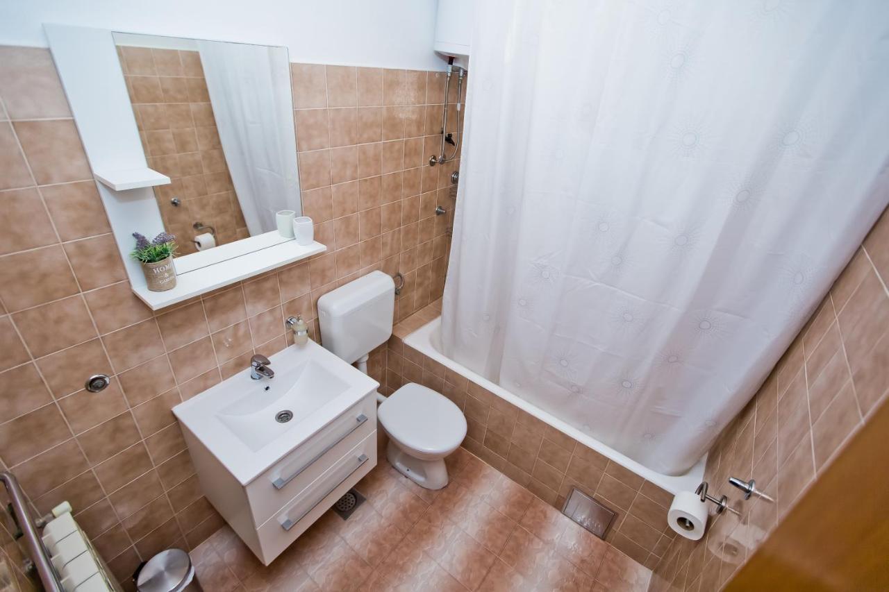 Apartments And Rooms Marija Hvar Town Exterior photo