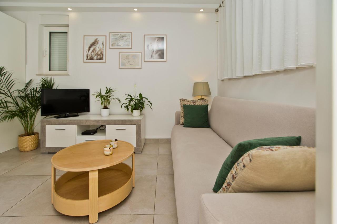 Apartments And Rooms Marija Hvar Town Exterior photo