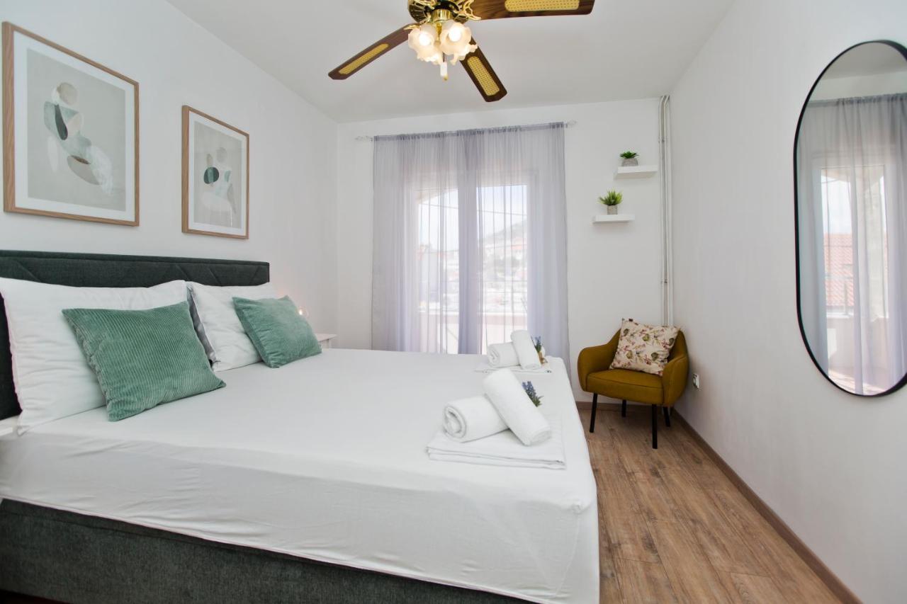 Apartments And Rooms Marija Hvar Town Exterior photo