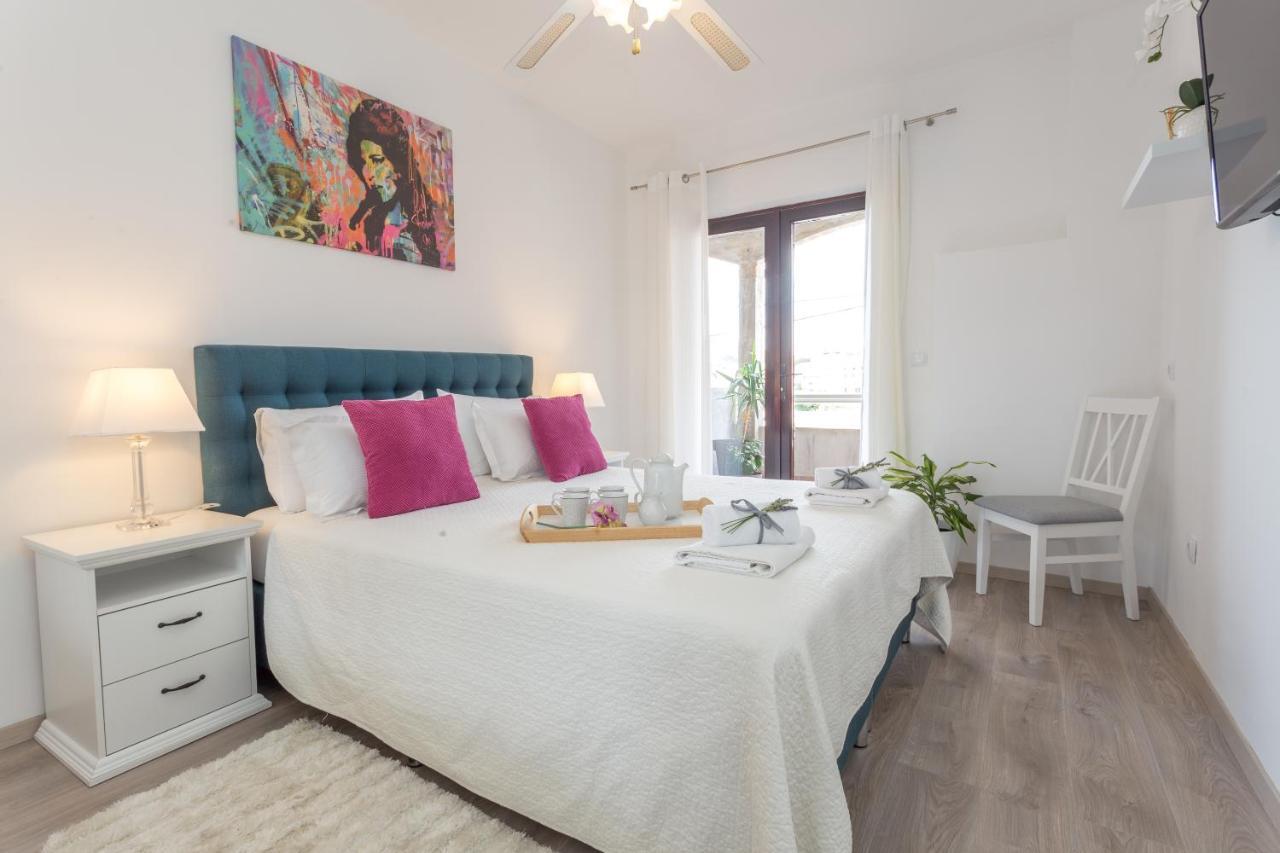 Apartments And Rooms Marija Hvar Town Exterior photo